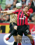 Fussball 1. Bundesliga: Leverkusen - Bayern, Zweikampf