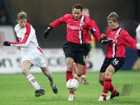 Fussball 1. Bundesliga: Frankfurt - Stuttgart, Zweikampf