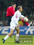Fussball 1. Bundesliga: Leverkusen - Gladbach, Zweikampf