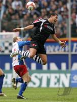 Fussball 1. Bundesliga: Hamburg - Moenchengladbach, Zweikampf
