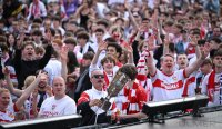 Fussball DFB Pokal Finale 24/25: Arminia Bielefeld - VfB Stuttgart, Public Viewing auf dem Schlossplatz