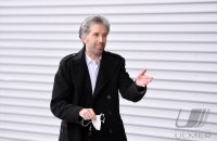 Uebergabe Corona-Schnelltests an Tuebingens Oberbuergermeister Palmer (Die Gruenen)