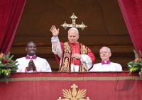 Papst Leo XIV.  bei der Weihnachtsbotschaft und dem Urbi Et Orbi Segen