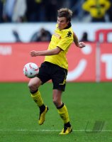 Fussball: 1. Bundesliga Saison 2010/2011, Dortmund: GROSSKREUTZ am Ball