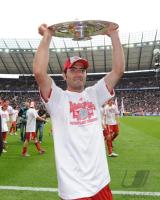 Fussball 1. Bundesliga : Jubel mit Meisterschale Hamit Altintop (FCB)