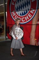 Fussball, 1. Bundesliga Saison 16/17: Jubel FC Bayern Muenchen mit Schale
