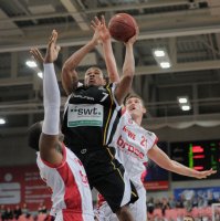 Basketball 1. Bundesliga 2011/2012:  Walter Tigers Tuebingen - Brose Baskets Bamberg