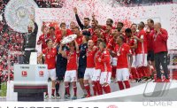 Fussball 1. Bundesliga Saison 15/16: Der FC Bayern feiert seine 26. Deutsche Meisterschaft