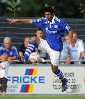 FUSSBALL, 1. BUNDESLIGA, SAISON 2010/2010: Schalke: ZAMBRANO Einzelaktion