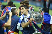 Fussball Champions League Finale 2015: JUBEL Luis Suarez (Barca) mit CHL Pokal