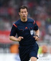 FUSSBALL 1. Bundesliga 2014/2015: Schiedsrichter Wolfgang Stark
