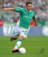 Fussball 1. Bundesliga: Bremen, OEZIL Einzelaktion