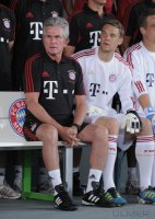 Fussball 1. Bundesliga 2010/2011: Torwart Manuel Neuer (FC Bayern Muenchen) und Trainer Jupp Heynckes  (FC Bayern Muenchen)
