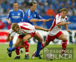 FUSSBALL 1. Bundesliga: Schalke - Koeln, Zweikampf