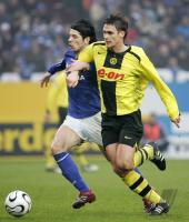 Fussball 1. Bundesliga: Schalke - Dortmund, Zweikampf
