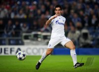 Fussball: Champions League, Saison 2010/2011: Schalke - Lissabon, JURADO am Ball