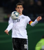 FUSSBALL INTERNATIONAL: Deutschland, KLOSE am Ball