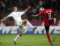 Fussball 1. Bundesliga: Leverkusen - Koeln, Zweikampf