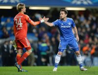 FUSSBALL  CHL  Saison 2013/2014: Frank Lampard (FC Chelsea) und Torwart Timo Hildebrand (FC Schalke 04)