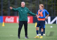 Trainer Ernst Middendorp