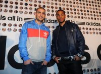 Fussball Saison 2010/2011: Mladen Petric mit Dennis Aogo (v. li. HSV)