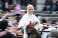 Papst Leo XIV. am Palmsonntag auf dem Petersplatz