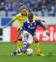 Fussball 1. Bundesliga : Marcel Schmelzer (li, Borussia Dortmund) gegen Jefferson Farfan (re, FC Schalke 04)