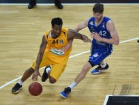Basketball 1. Bundesliga 15/16 Hauptrunde: Walter Tigers Tuebingen - FRAPORT SKYLINERS Frankfurt