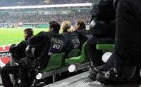 FUSSBALL, 1. BUNDESLIGA, 12. Spieltag: Werder Bremen, Polizei im Stadion