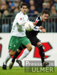 Fussball 1. Bundesliga: Bremen - Stuttgart, Zweikampf