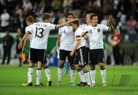FUSSBALL INTERNATIONAL: Thomas MUELLER, Philipp Lahm, Bastian SCHWEINSTEIGER, Mesut OEZIL (v. li., Deutschland)