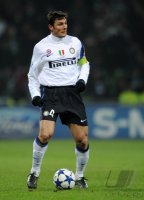 Fussball, Champions League, Saison 2010/2011: Mailand, ZANETTI Einzelaktion