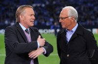 Fussball CHL  Saison 2010/2011: Johannes B Kerner mit Franz Beckenbauer