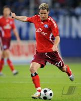 FUSSBALL UEFA CUP: Hamburg, NEVES Einzelaktion