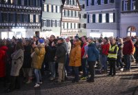 Schlager - Ikone Dieter Thomas Kuhn mit Minikonzert auf dem Tuebinger Marktplatz