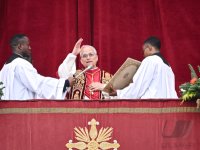 Papst Leo XIV.  bei der Weihnachtsbotschaft und dem Urbi Et Orbi Segen