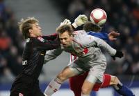 Fussball 1. Bundesliga: Hamburg - Stuttgart, Zweikampf