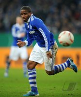 Fussball: DFB Pokal  Saison 2010/2011, Viertelfinale: Schalke, FARFAN am Ball