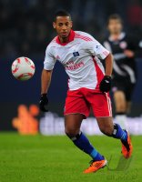 Fussball: 1. Bundesliga Saison 2010/2011: Hamburger SV, AOGO am Ball