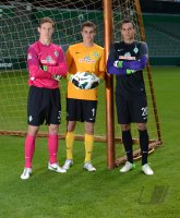 Fussball 1. Bundesliga, Saison 2012/2013, Werder Bremen: Raphael Wolf, Sebastian Mielitz und Richard Strebinger im exklusiven Pressefoto ULMER Fotoshooting