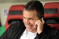 2. Fussball Bundesliga : Manager Andreas Rettig (FCA) am Telefon