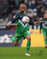 Fussball: 1. Bundesliga Saison 2010/2011: Bremen, WESLEY am Ball