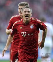 Fussball 1. Bundesliga, Saison 2011/2012:  Jubel nach dem Tor zum 1:0 Mario Gomez, Bastian Schweinsteiger (v. li., FC Bayern Muenchen)