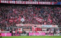 Fussball 1. Bundesliga  Saison 2010/2011: Anti 1860 Muenchen Plakat der FC Bayern Fans