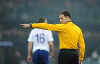 FUSSBALL  International CHL 09/10 : Schiri  Olegario Benqueren?a (POR)