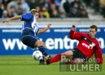 Fussball 1. Bundesliga: Berlin - Leverkusen, Zweikampf