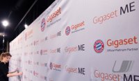 Offizielle Uebergabe der Gigaset ME Smartphones an den FC Bayern Muenchen