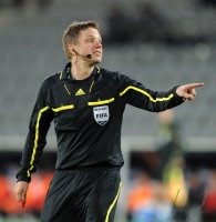 Fussball U21-Europameisterschaft 2011:  Schiri Markus Stroembergsson (SWE)