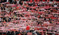 Fussball 1. Bundesliga : Stutgart Fankurve mkit Schals