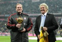 Fussball 1. Bundesliga, Saison 2011/2012: Sportdirektor Christian Nerlinger , Jean Marie Pfaff (v. li., FC Bayern Muenchen)